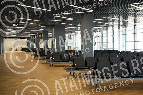 At the Nikola Tesla Airport, on the occasion of the opening of the newly built part of the passenger terminal, the General Manager of Belgrade Airport, Francois Berisot, addressed the audience. Na aerodromu Nikola Tesla povodom otvaranja novoizgrad