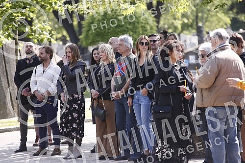 The commemoration on the occasion of the first year since the death of the painter and sculptor Milos Sobajic was held in the Alley of Merited Citizens at the New Cemetery.Pomen povodom prve godine od smrti slikara i vajara Milosa Sobajica odrzan j