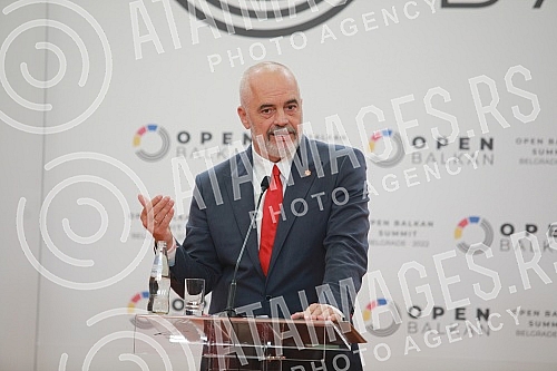 As part of the Open Balkan Leaders' Summit, bilateral documents were signed, followed by a joint media conference of politicians.U sklopu Samita lidera Otvorenog Balkana potpisiani su bilateralni dokumenati, a potom je usledila zajednicka konferenc