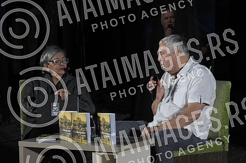 Singer Zoran Predin held a promotion of the book - Mongolian stains in the courtyard of the University and then a songwriting concert.Pevac Zoran Predin odrzao je promociju knjige - Mongolske mrlje u dvoristu Univerziteta a zatim i kantautorski konc