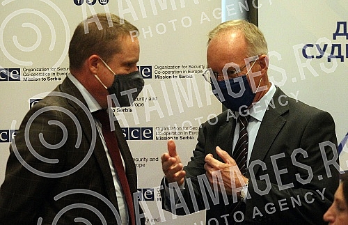 The Association of Judges of Serbia, with the support of the OSCE Mission to Serbia, organized a conference on Constitutional Change in Serbia. Drustvo sudija Srbije uz podrsku Misije OEBS u Srbiji organizovalo je konferenciju Ustavne promene u Srb