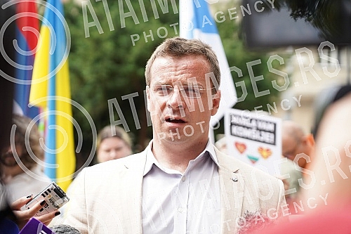 An informal group of citizens An informal group of citizens