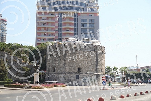 Durees - town and port on the Adriatic coast.  Drac - grad i luka na obali Jadranskog mora. P