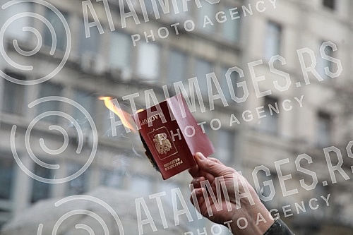 A gathering of non-governmental organizations against the Russian invasion of Ukraine began in Knez Mihailova Street in downtown Belgrade, in front of the Cultural Center.Skup nevladinih organizacija protiv ruske invazije na Ukrajinu, poceo je u Kn