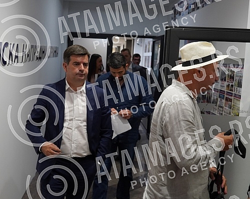 The session of the Presidency of the Serbian Progressive Party has ended.Zavsena je Sednica Predsednistva Srpske napredne stranke.