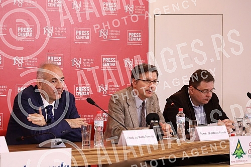 Catena mundi organized a press conference to discuss the imposition of sanctions on Russia.
Catena mundi je organizovala konferenciju za medije na kojoj je bilo reci uvodjenju sankcija Rusiji. Catena mundi organized a press conference to discuss the imposition of sanctions on Russia.
Catena mundi je organizovala konferenciju za medije na kojoj je bilo reci uvodjenju sankcija Rusiji.