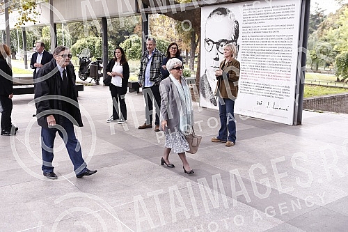 The commemoration of Branko Cvejic, in agreement with the family, was held in the Yugoslav Drama Theatre.
Komemoracija Branku Cvejicu, u dogovoru sa porodicom, odrzana je u u Jugoslovenskom dramskom pozoristu. The commemoration of Branko Cvejic, in agreement with the family, was held in the Yugoslav Drama Theatre.
Komemoracija Branku Cvejicu, u dogovoru sa porodicom, odrzana je u u Jugoslovenskom dramskom pozoristu.