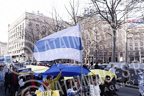 A rally in support of Ukraine and against the dictatorship in Russia and Belarus was held on the Republic Square, organized by an informal group of the Russian, Ukrainian and Belarusian diasporas.Na Trgu Republike odrzan je skup podrske Ukrajini i 