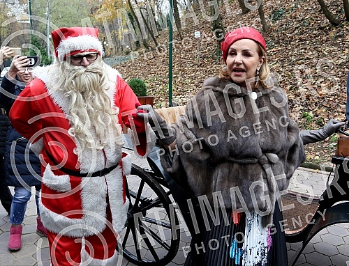 Ana Bekuta with the media before the second concert, on December 29th at the Sava Center and on the occasion of the announcement of her appearance at Topciderac restaurant for the New Year.
na Bekuta sa medijama pred drugi koncert, 29. decembra u Sav Ana Bekuta with the media before the second concert, on December 29th at the Sava Center and on the occasion of the announcement of her appearance at Topciderac restaurant for the New Year.
na Bekuta sa medijama pred drugi koncert, 29. decembra u Sav