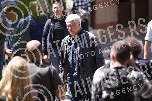 Veselin Vesa Simonovic, director and editor-in-chief of the Nova.rs portal, will be buried in the Alley of Merited Citizens at the New Cemetery in Belgrade, the family received condolences at 1:30 p.m., and the funeral service began at 2 p.m.
Veseli Veselin Vesa Simonovic, director and editor-in-chief of the Nova.rs portal, will be buried in the Alley of Merited Citizens at the New Cemetery in Belgrade, the family received condolences at 1:30 p.m., and the funeral service began at 2 p.m.
Veseli