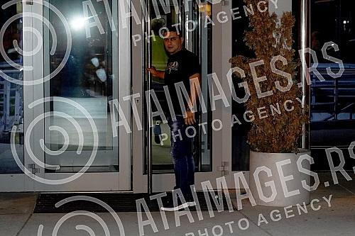 The arrival of Marija Kulic and Nenad Macanovic Bebica on the TV show Narod pita on TV Pink.Dolazak Marije Kulic i Nenada Macanovica Bebice na gostovanje u emisiji Narod pita na TV Pinku.