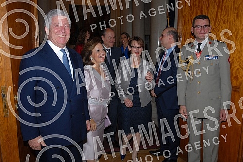 Dekretom predsednika Republike Francuske, Fransoa Olanda, prestolonaslednik Aleksandar Karadjordjevic odlikovan je najvisim francuskim odlikovanjem, ordenom Legije casti u rangu komandira. Orden urucila ambasadorka Republike Francuske u Srbiji Kristi