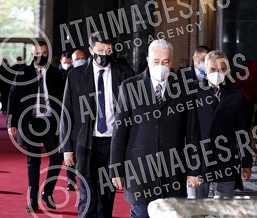 The requiem liturgy for the blessed Patriarch Irinej began at 9 a.m., and the earthly remains of the patriarch will be lowered into the tomb in the crypt of the temple of St. Sava after the service and sermons.Zaupokojena liturgija za blazenopocivs