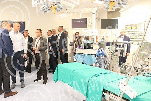 In the University Clinical Center of the Republika Srpska, the Clinic for Cardiac Surgery, located in the South Wing on an area of ââapproximately 1,500 square meters, was officially opened.U Univerzitetskom klinickom centru Republike Srpske sv