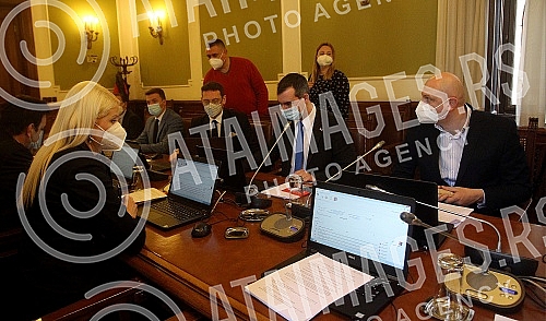 The session of the Committee on administrative-budgetary and mandate-immunity issues was held in the House of the National assembly. Sednica Odbora za adiminstrativno-budzetska i mandatno-imunitetska pitanja odzana je u Domu Narodne skupstine.