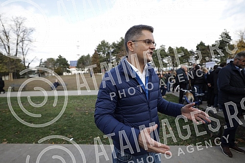 In Tasmajdan Park, People's Party President Vuk Jeremic issued a statement regarding criminal charges against Serbian Prime Minister Ana Brnabic and Ministers Zorana Mihajlovic and Irena Vujovic in connection with plans to open a Rio Tinto lithium mi