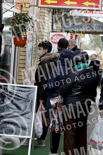 Markets in Belgrade are open three days a week, starting Thursday.Pijace u Beogradu rade tri dana nedeljno, od cetvrtka.