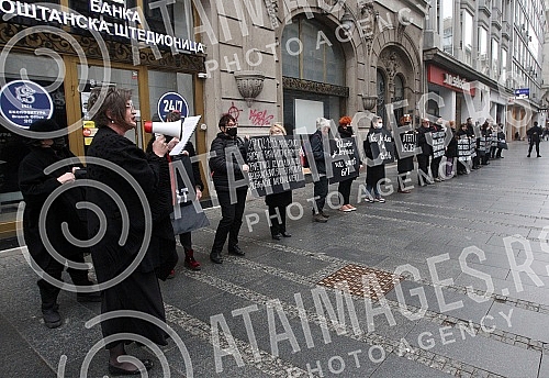 Women in black organized a stand in black and silence in Knez Mihailova street, in front of the Russian tsar, from 3.48 pm, on the occasion of the 28th anniversary of the crime in Strpci.Zene u crnom organizovale su stajanje u crnini i cutanje u Kn