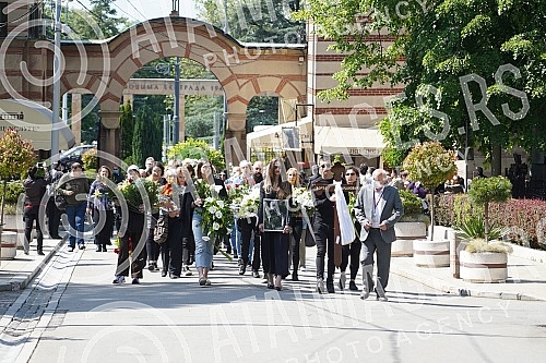 One of the greatest Serbian and Yugoslav singers of popular music, Djordje Marjanovic, was buried in the Alley of Merited Citizens at the New Cemetery.Jedan od najvecih srpskih i jugoslovenskih pevaca zabavne muzike Djordja Marjanovica sahranjen je