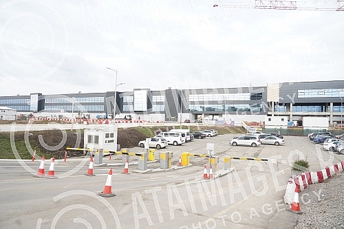 Extensive infrastructure works on the modernization of Belgrade Airport began in early 2020 and are aimed at increasing capacity and improving user experience and comfort. Obimni infrastrukturni radovi na modernizaciji beogradskog aerodroma zapocet