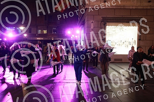 European Movement in Serbia organized flash mob Serbia is Europe.
Evropski pokret u Srbiji je organizovao flash mob Srbija jeste Evropa. European Movement in Serbia organized flash mob Serbia is Europe.
Evropski pokret u Srbiji je organizovao flash mob Srbija jeste Evropa.