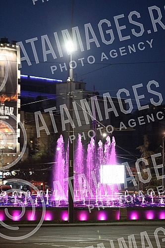 Roundabout on Slavija Square with illuminated fountain at night.Kruzni tok na Trgu Slavija  sa osvetljenom fontanom nocu.