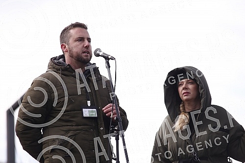 The informal environmental movement Eko straza held a rally in Bristol Park called the Counting Protest.
Neformalni ekoloski pokret Eko straza odrzao je u parku Bristol skup pod nazivom Protest prebrojavanja. The informal environmental movement Eko straza held a rally in Bristol Park called the Counting Protest.
Neformalni ekoloski pokret Eko straza odrzao je u parku Bristol skup pod nazivom Protest prebrojavanja.