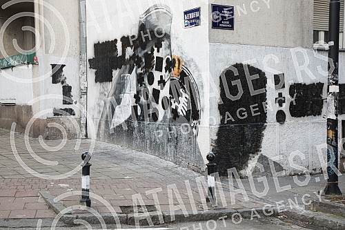 The mural dedicated to the former commander of the Army of the Republic of Srpska, Ratko Mladic, on the corner of Njegoseva and Aleksa Nenadovica Streets, was damaged again, and this time it was painted black. Mural posveceni bivsem komandantu Vojs
