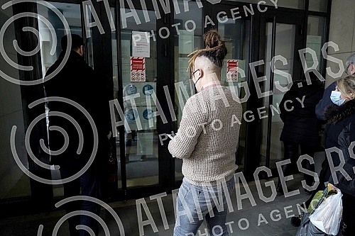 A hearing was held before the First Basic Court in Belgrade, where the plea agreement for illegal possession of drugs, concluded by rapper Stefan Djuric Rasta, with the Belgrade Higher Public Prosecutor's Office, should be considered.Pred Prvim osn