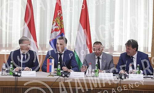 A meeting of officials from Serbia, Austria and Hungary on the management of migration processes was held in the Palace of Serbia.U Palati Srbija odrzan je sastanak zvanicnika Srbije, Austrije i Madjarske o upravljanju procesima migracija.