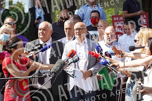 On the occasion of all the lies of the mafia clan of Veljko Belivuk and tycoon politicians close to them and their media in the country and abroad, the vice president of the SNS Main Board Milos Vucevic filed a criminal complaint against Serbian Pres