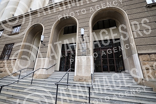 The Ajmo ljudi coalition organized a press conference in front of the Administrative Court on the occasion of the violation of the law by the GIK, which did not decide on the complaints within the legal deadline.Koalicija Ajmo ljudi je organizovala