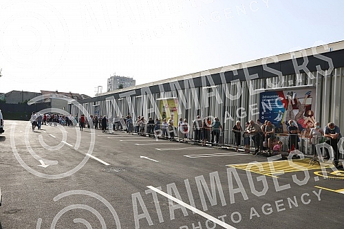 Lidl Serbia has opened a new store in Belgrade, in Karaburma, which is the 51st store of this chain in Serbia.Lidl Srbija otvorio je novu prodavnicu u Beogradu, na Karaburmi, koja cini 51. prodajni objekat ovog lanca u Srbiji.
