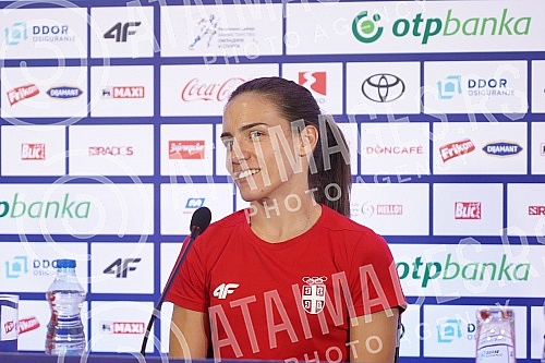A press conference was held at Nikola Tesla Airport before the departure of karate player Jovana Prekovic and her coach Roksanda Atanasov to the Olympic Games in Tokyo.Na aerodromu Nikola Tesla odrzana je konferencija za medije pred polazak karatis