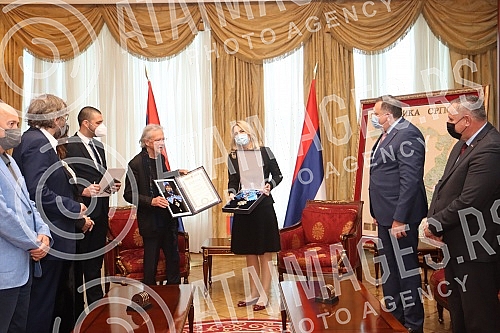 The famous Nobel Prize winner Peter Handke arrived in Banja Luka where he met with the President of the Republic of Serbian Zeljko Cvijanovic, Prime Minister Radovan Viskovic, Serbian members and the Chairman of Presidency of Bosnia and Herzegovina M