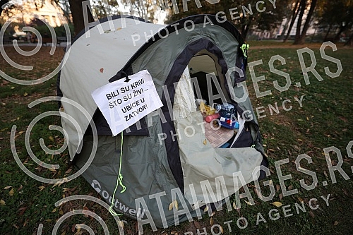 The protest march called No return from Smederevska Palanka to Belgrade arrived in front of the presidency building on October 30, but it does not end there and will continue until someone accepts the activists' demands.Protestni mars pod nazivom N