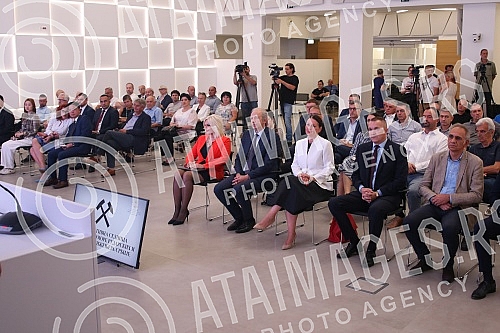 The Chamber of Mining and Geological Engineers of Serbia was founded in the Chamber of Commerce of Serbia.U Privrednoj komori Srbije je osnivana Komora rudarskih i geoloskih inzenjera Srbije.