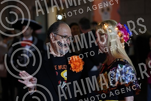 The Embassy of Mexico in Serbia and the Cervantes Institute in Belgrade mark the famous Mexican holiday Day of the Dead with a big celebration and presentation of the traditional altar of the dead.Ambasada Meksika u Srbiji i Institut Servantes u Be