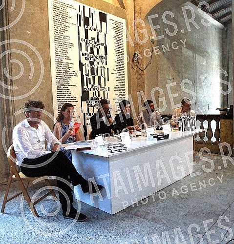 A press conference announcing the program of the 58th October Salon - Belgrade Biennale was held at the Museum of the City of Belgrade.Konferencija za novinare na kojoj je najavljen program 58. Oktobarskog salona - Beogradskog bijenala odrzana je u