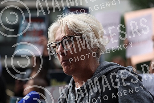 In front of the building where the editorial office of the daily Informer is located, a second protest was held in the organization of Women's Solidarity due to the publication of an interview with serial rapist Igor Milosevic.Ispred zgrade u kojoj