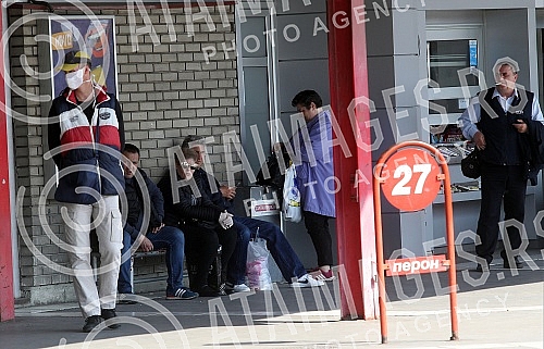 In Serbia, intercity bus service was suspended at noon to prevent the spread of the coronavirus.
U Srbiji je u podne obustavljen medjugradski autobuski prevoz zbog sprecavanja sirenja korona virusa. In Serbia, intercity bus service was suspended at noon to prevent the spread of the coronavirus.
U Srbiji je u podne obustavljen medjugradski autobuski prevoz zbog sprecavanja sirenja korona virusa.