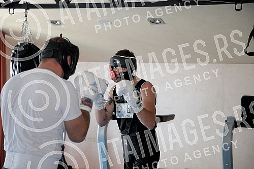 Boxer Veljko Raznatovic in the camp on Avala where he trains. Bokser Veljko Raznatovic u kampu na Avali gde trenira.