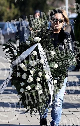 Funeral of Divna Karleusa held on Beanijsko cemetary.
Sahrana povodom smrti Divne Karleuse odrzana na Bezanijskom groblju. Funeral of Divna Karleusa held on Beanijsko cemetary.
Sahrana povodom smrti Divne Karleuse odrzana na Bezanijskom groblju.
