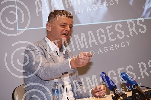 A press conference was held at the Life Design Hotel, organized by Milos Plantaric, a Slovenian citizen who claims that the hotel was physically occupied by a group of Veljko Belivuk and Marko Miljkovic. U hotelu Life Design odrzana je konferencija