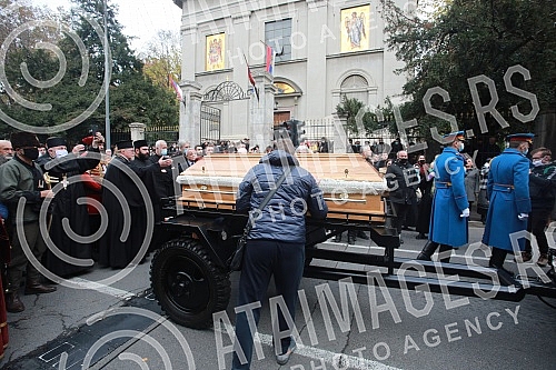 The column with the remains of Patriarch Irinej set off from the Cathedral of St. Archangel Michael in the Temple of Saint Sava.Kolona sa zemnim ostacima patrijarha Irineja krenula je iz Saborne crkve Sv. Arhangela Mihaila u Hram Svetog Save.