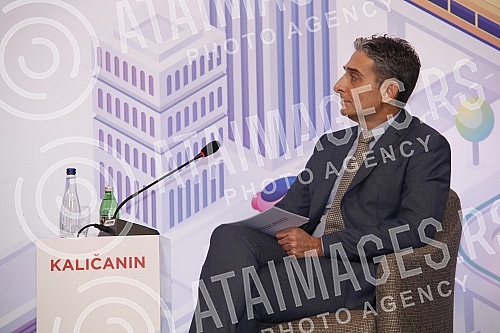 Minister of Construction, Transport and Infrastructure Tomislav Momirovic, US Ambassador Anthony Godfrey and AmCham President Zoran Petrovic spoke at the Hyatt Hotel at the business talks of the American Chamber of Commerce in Serbia (AmCham).U hot