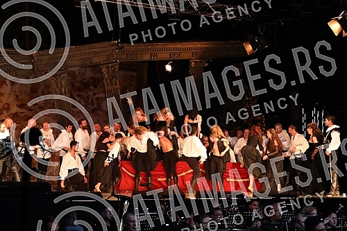 The project Opera on the water on the plateau behind the Geozavod was realized for the fourth time in the capital of Serbia, and the program included an all-evening performance of the opera Rigoletto, in which the main title role was played by the fa