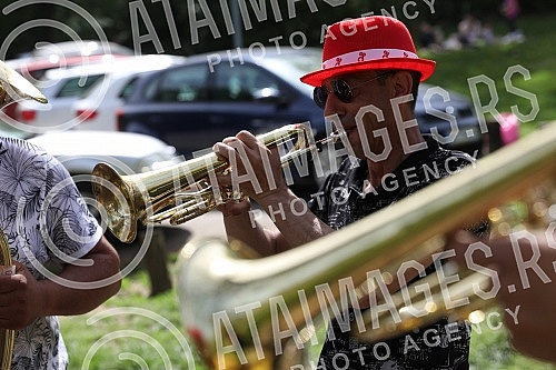 Citizens celebrate May 1, International Labor Day, on Kostunajka, and there are also trumpeters.
Gradjani proslavljaju 1. maj, medjunarodni dana rada, na Kostunajku, a tu su i trubaci. Citizens celebrate May 1, International Labor Day, on Kostunajka, and there are also trumpeters.
Gradjani proslavljaju 1. maj, medjunarodni dana rada, na Kostunajku, a tu su i trubaci.