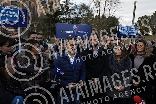 In Tasmajdan Park, People's Party President Vuk Jeremic issued a statement regarding criminal charges against Serbian Prime Minister Ana Brnabic and Ministers Zorana Mihajlovic and Irena Vujovic in connection with plans to open a Rio Tinto lithium mi