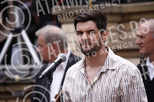 The Tourist Organization of Belgrade and the Association of Skadarlija Lovers have opened the tourist season in Skadarlija on the Plateau near the Skadarlija Fountain.Turisticka organizacija Beograda i Udruzenje ljubitelja Skadarlije su na Plato ko